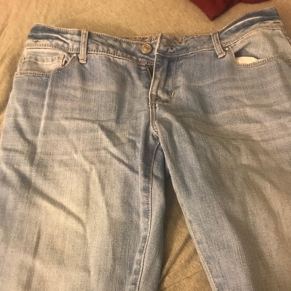Light wash “Taylor” style jeans from deliah’s - Picture 4 of 4